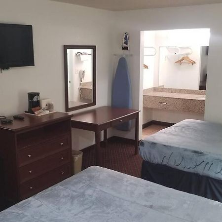 Hotel 2 Queen Beds Hotel Room 222 Wi-Fi Hot Tub Booking Stillwater Bagian luar foto