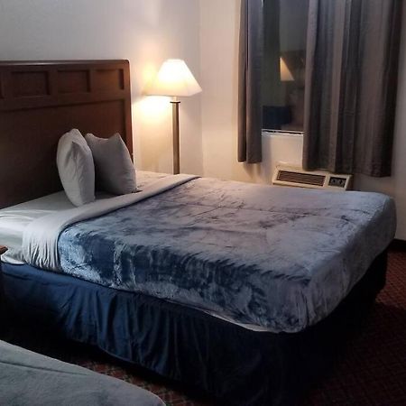 Hotel 2 Queen Beds Hotel Room 222 Wi-Fi Hot Tub Booking Stillwater Bagian luar foto